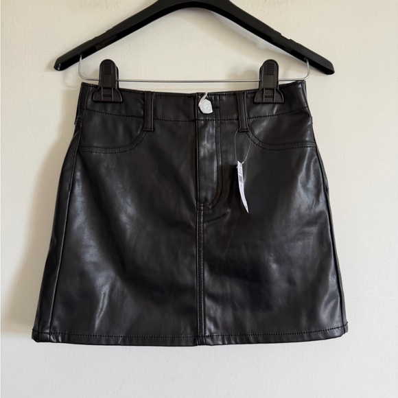 NWT GAP Black Kids 100% Recycled Vegan-Leather Skirt size 10 - Picture 2 of 6